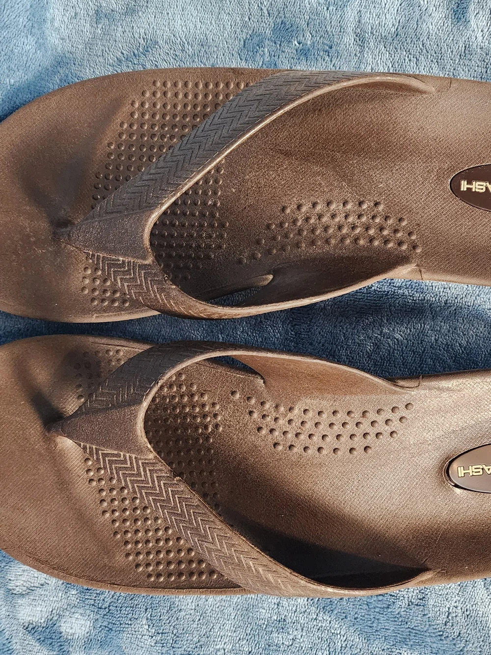 Okabashi Men's Brown Flip Flop Sandals with Textured Straps